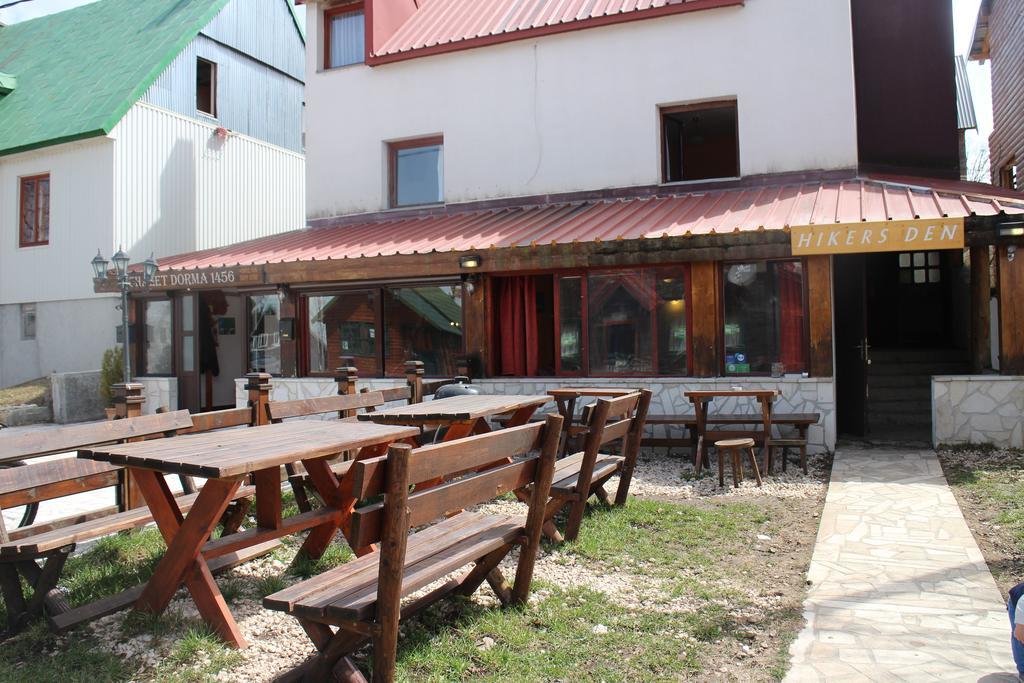 Hostel Hikers Den Žabljak Buitenkant foto
